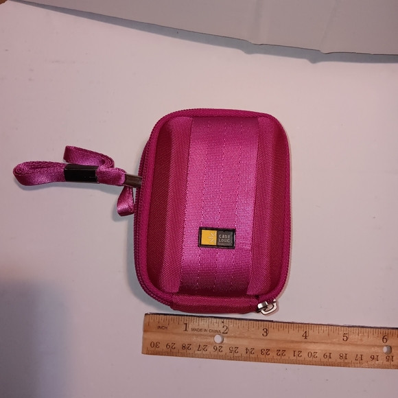 Case Logic compact camera case. NWOT. Fuschia color. - Picture 1 of 4